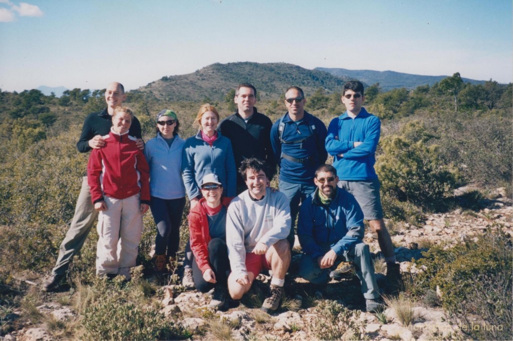 De izquierda a derecha: pareja amigos de Quique, Infi, María, Sara, Pablo, Joaquín, Santi, Jesús y Quique en la cima de El Caire, 1.047 mts.